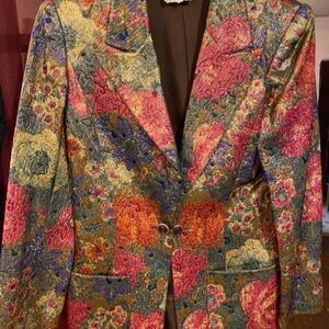 Ungaro suit. Skirtsize 10 jacket size 10 vestsize 12.ExcellentWorn twice wedding